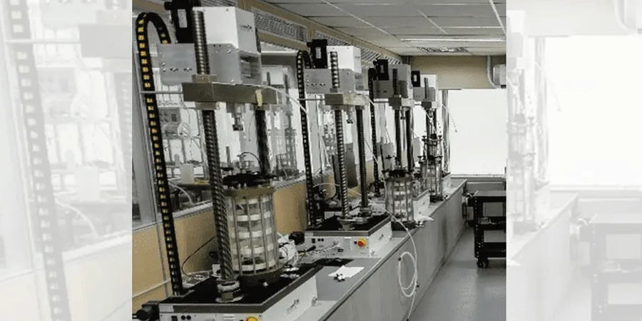 Ensayo Triaxial en Buin: Parámetros de Resistencia Real en Suelos del Valle del Maipo